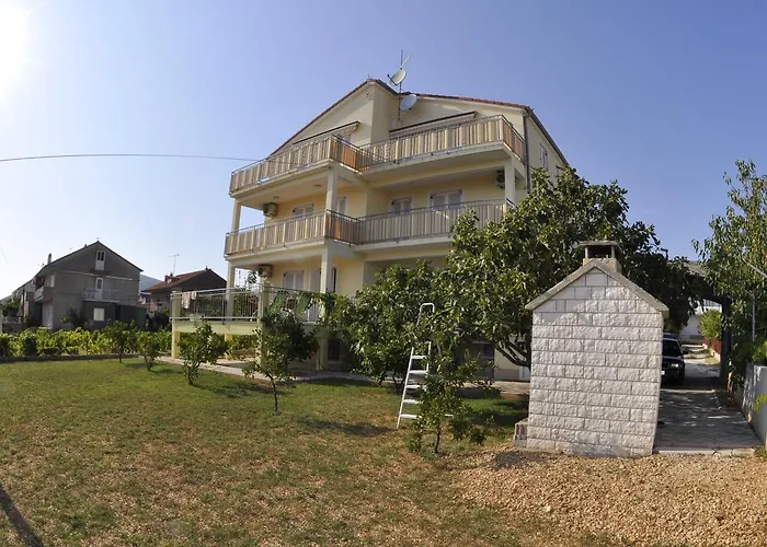 Apartments Trogir アパート